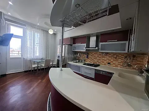 Kirayə verilir 3 otaqlı mənzil 172 m²