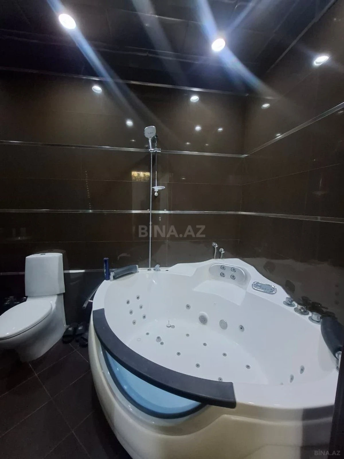 Kirayə verilir 3 otaqlı mənzil 172 m²