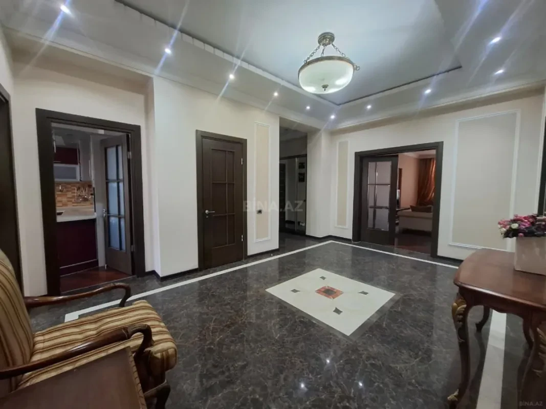 Kirayə verilir 3 otaqlı mənzil 172 m²