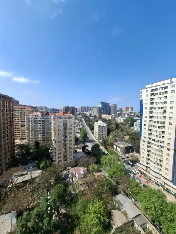 Kirayə verilir 3 otaqlı mənzil 172 m²