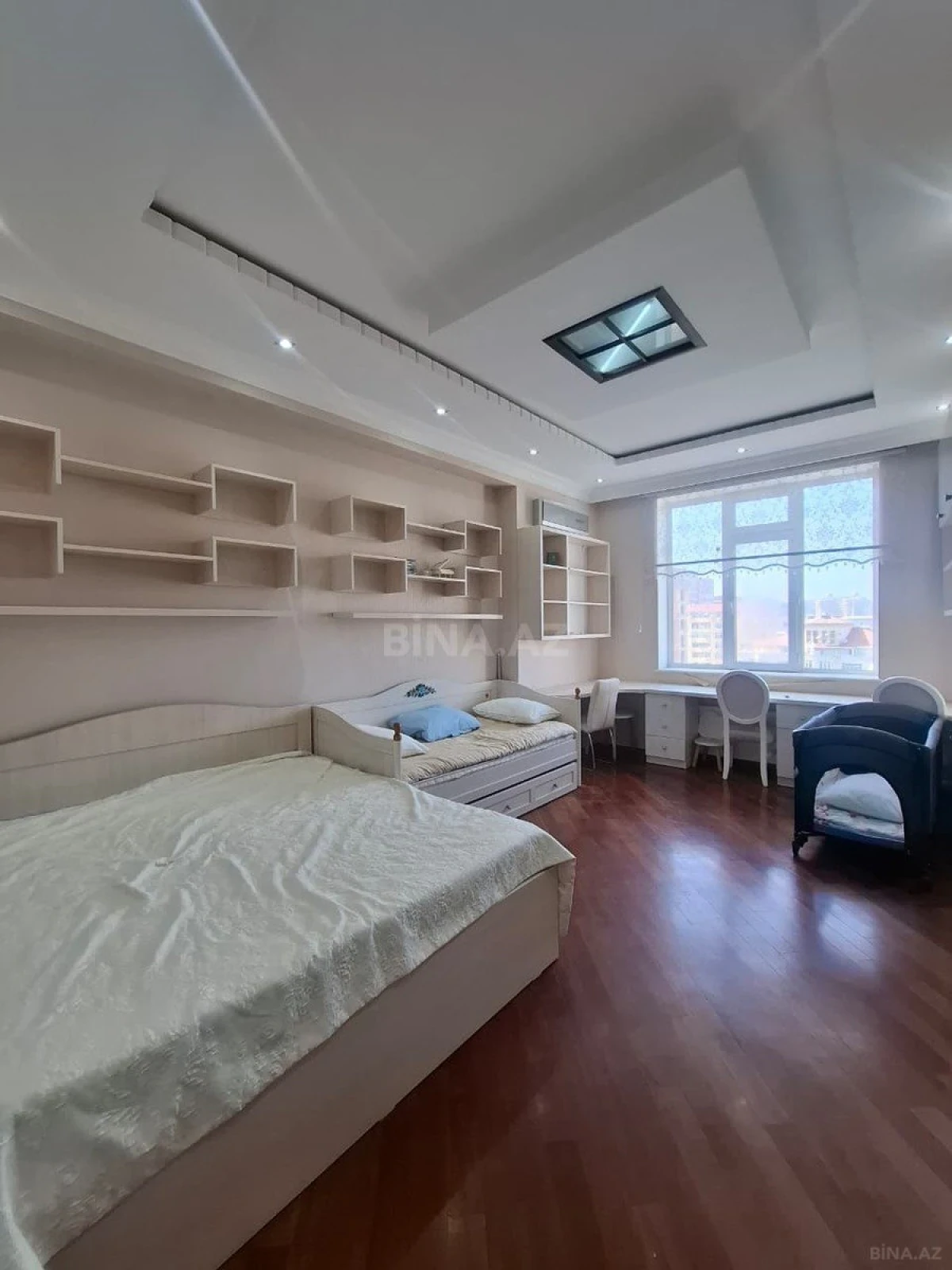 Kirayə verilir 3 otaqlı mənzil 172 m²