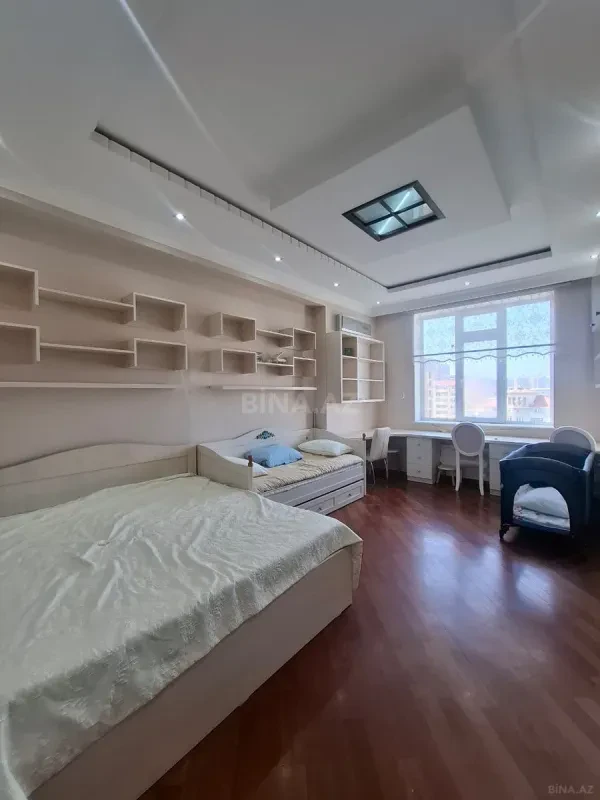Kirayə verilir 3 otaqlı mənzil 172 m²