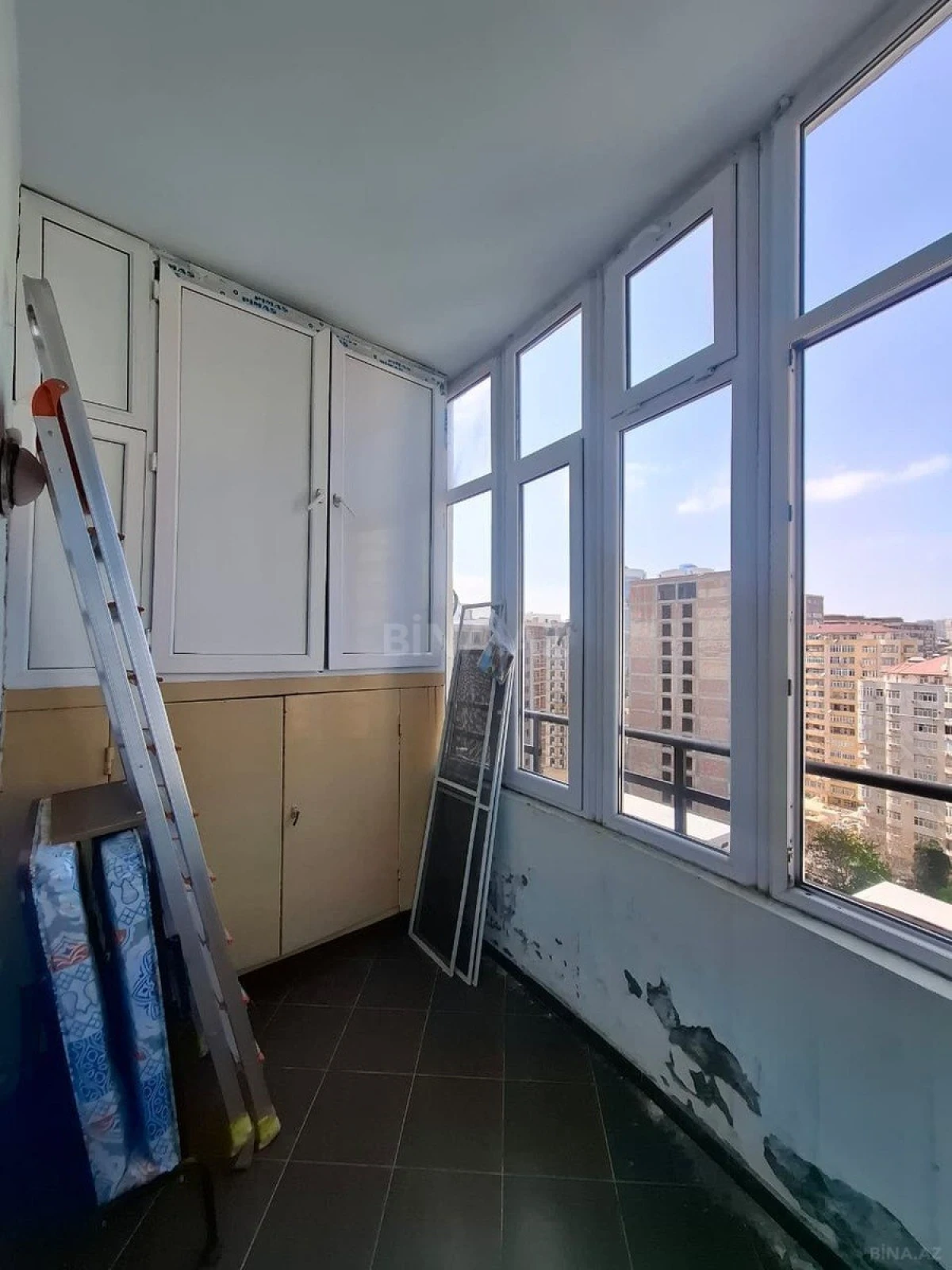 Kirayə verilir 3 otaqlı mənzil 172 m²