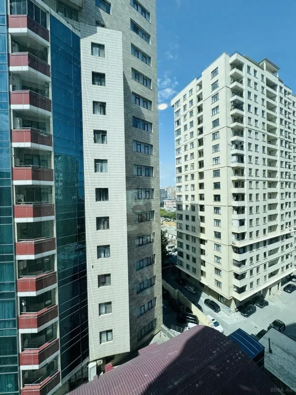 Satılır 4 otaqlı mənzil 170 m²