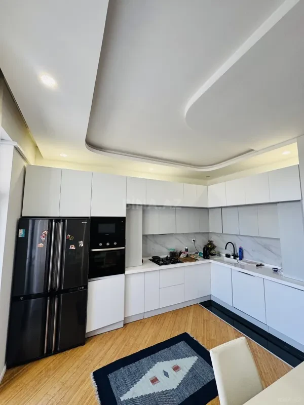 Satılır 4 otaqlı mənzil 170 m²