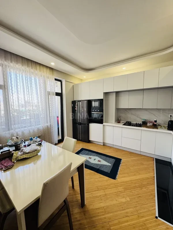 Satılır 4 otaqlı mənzil 170 m²