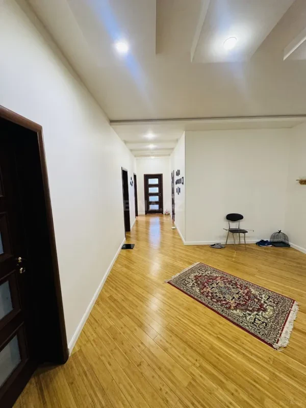 Satılır 4 otaqlı mənzil 170 m²