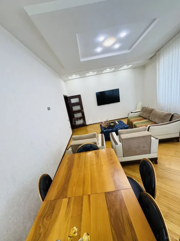 Satılır 4 otaqlı mənzil 170 m²