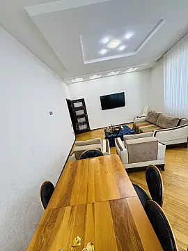 Satılır 4 otaqlı mənzil 170 m²