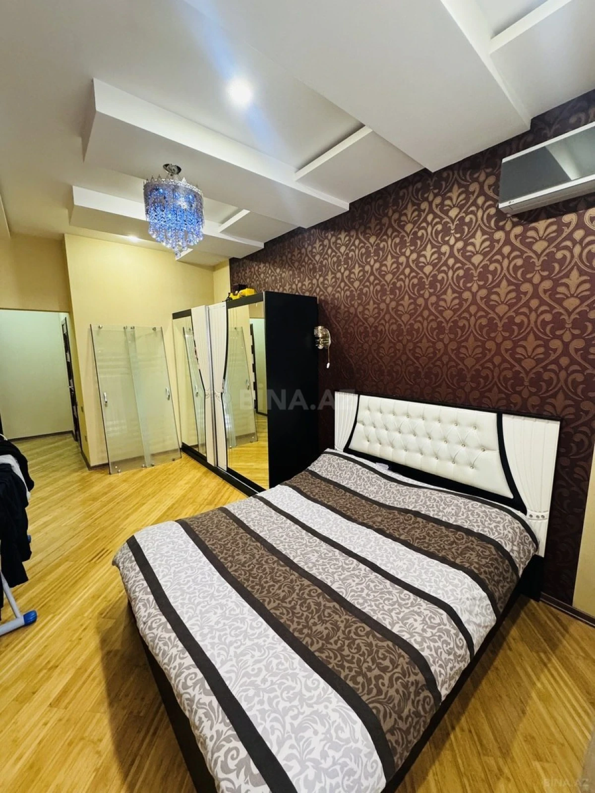 Satılır 4 otaqlı mənzil 170 m²