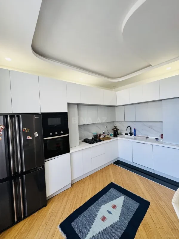 Satılır 4 otaqlı mənzil 170 m²