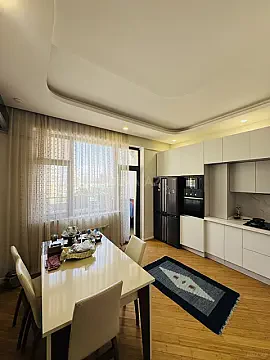 Satılır 4 otaqlı mənzil 170 m²
