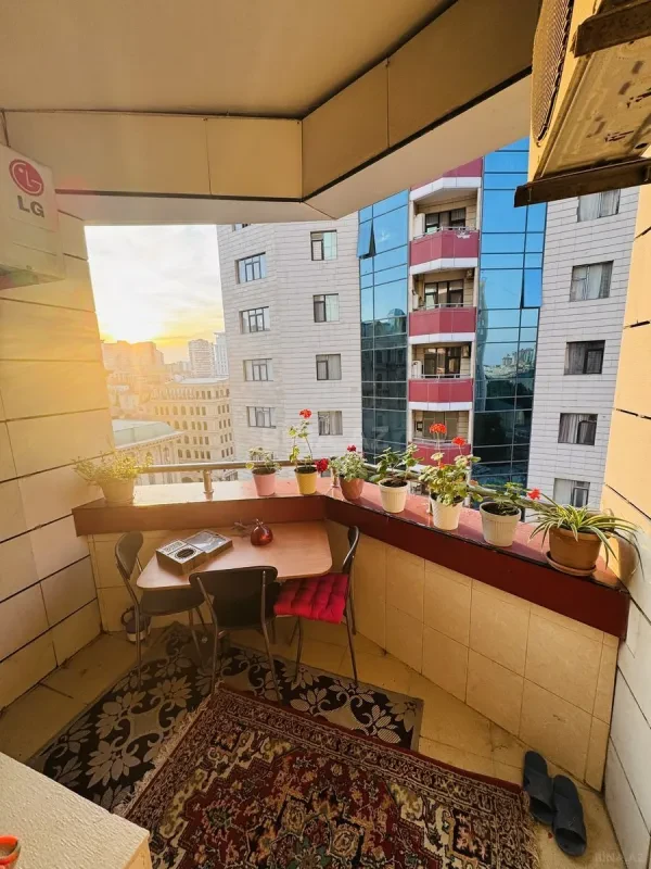 Satılır 4 otaqlı mənzil 170 m²
