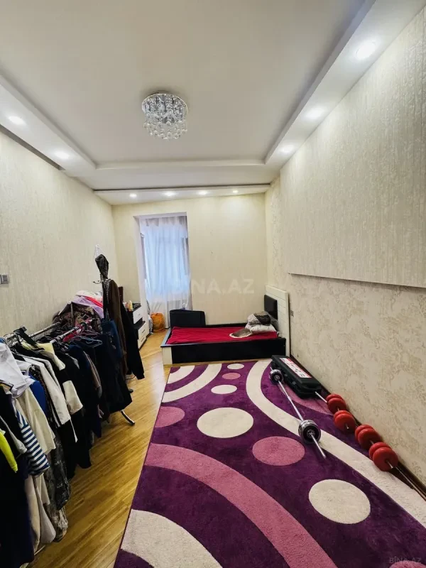 Satılır 4 otaqlı mənzil 170 m²