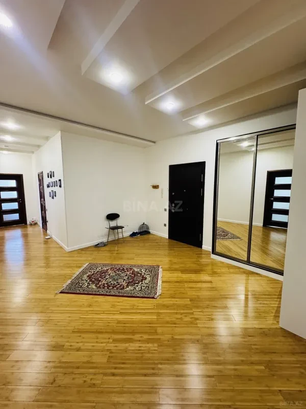 Satılır 4 otaqlı mənzil 170 m²