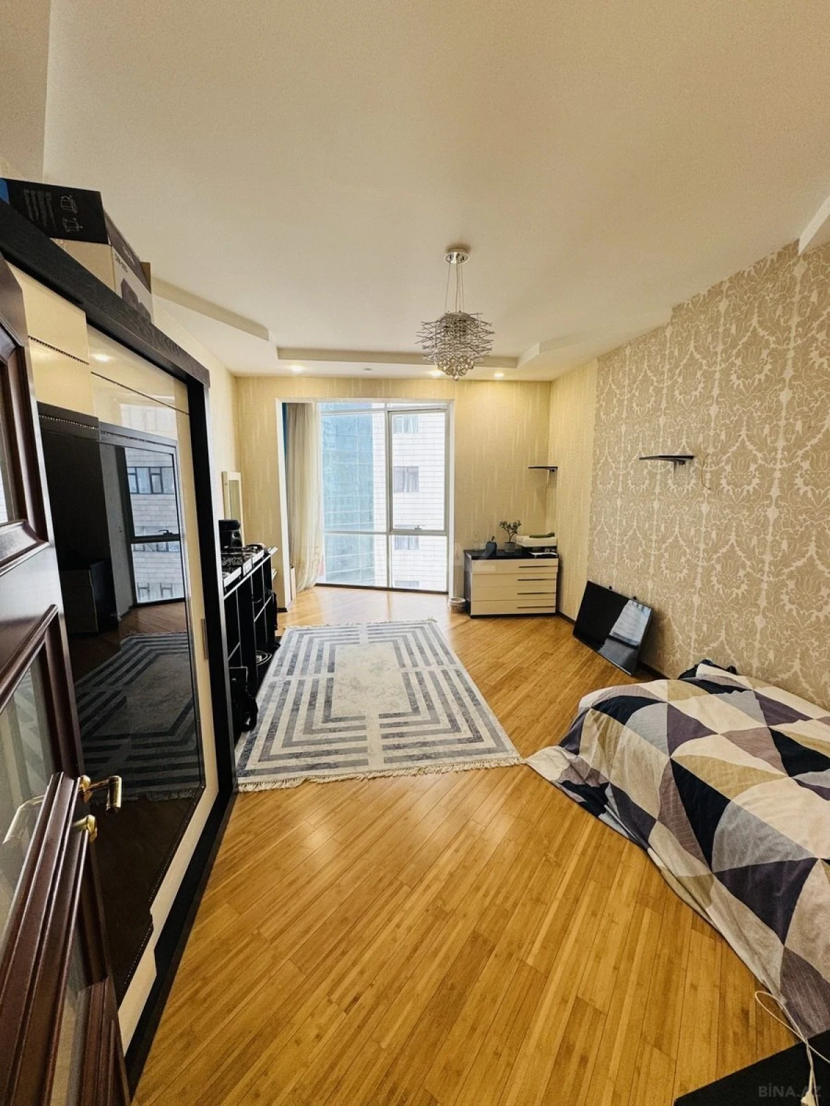Satılır 4 otaqlı mənzil 170 m²