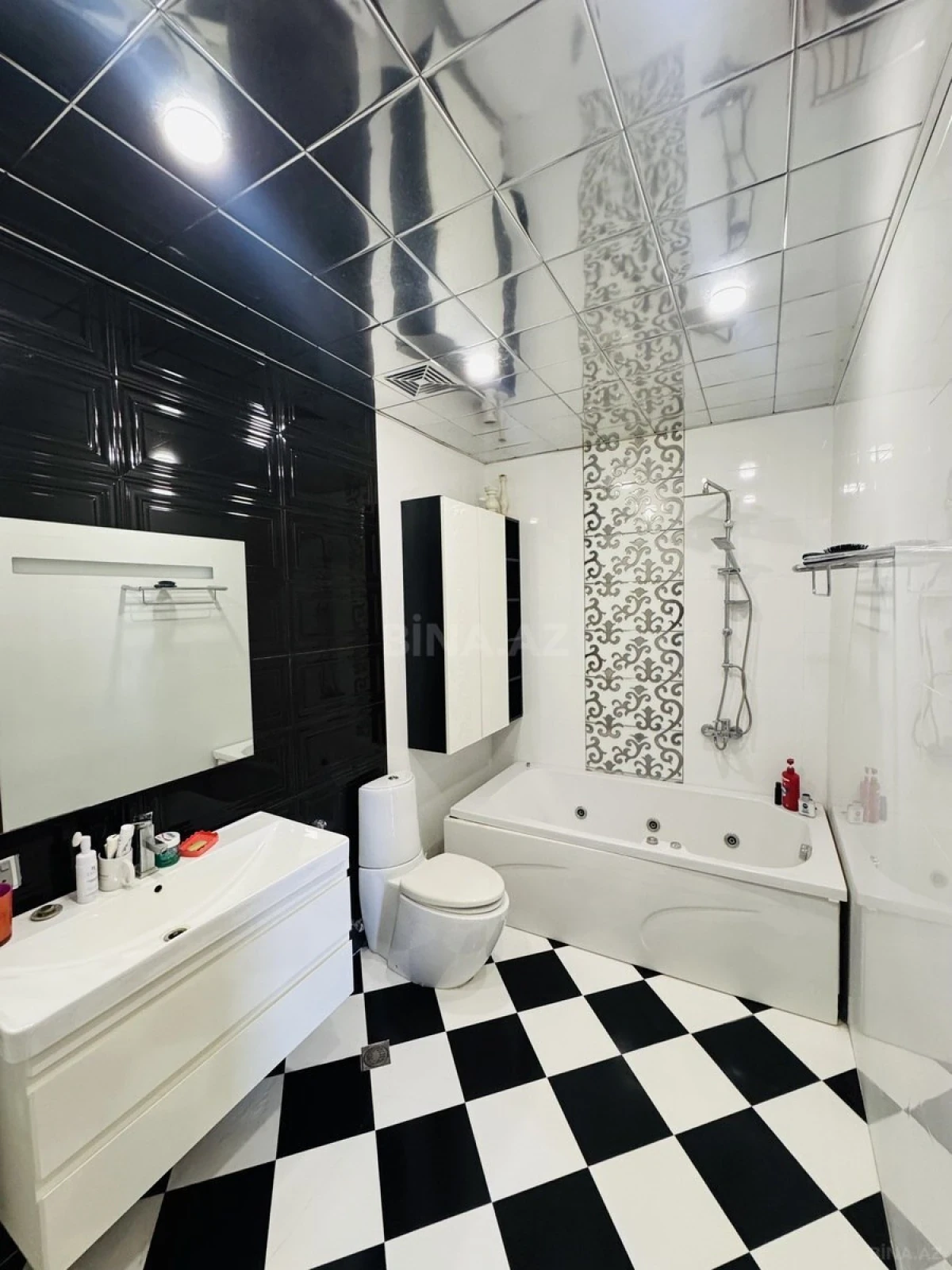 Satılır 4 otaqlı mənzil 170 m²