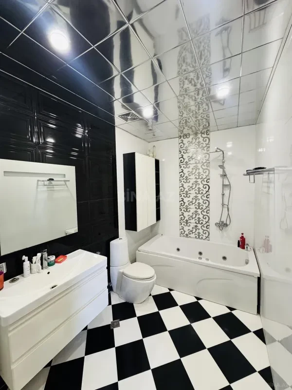 Satılır 4 otaqlı mənzil 170 m²