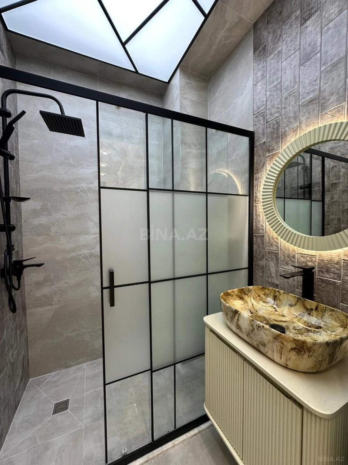 Satılır 3 otaqlı mənzil 98 m²