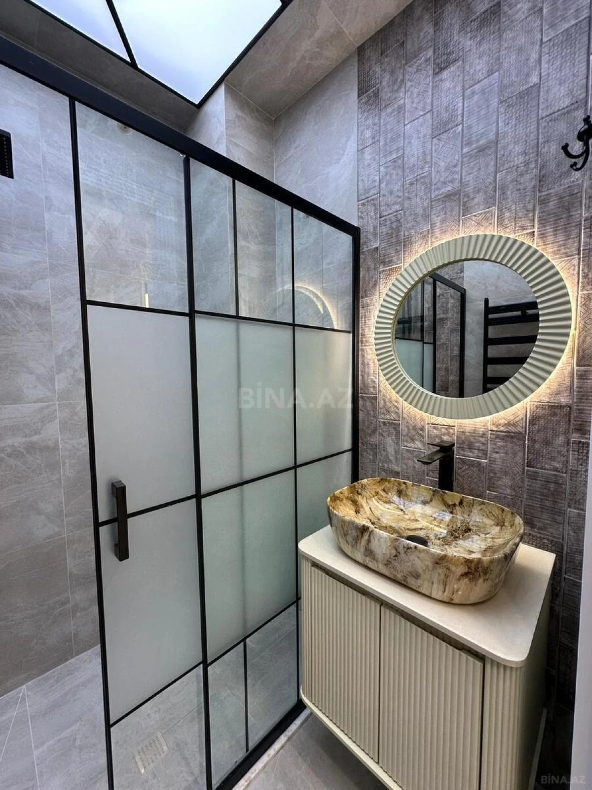 Satılır 3 otaqlı mənzil 98 m²