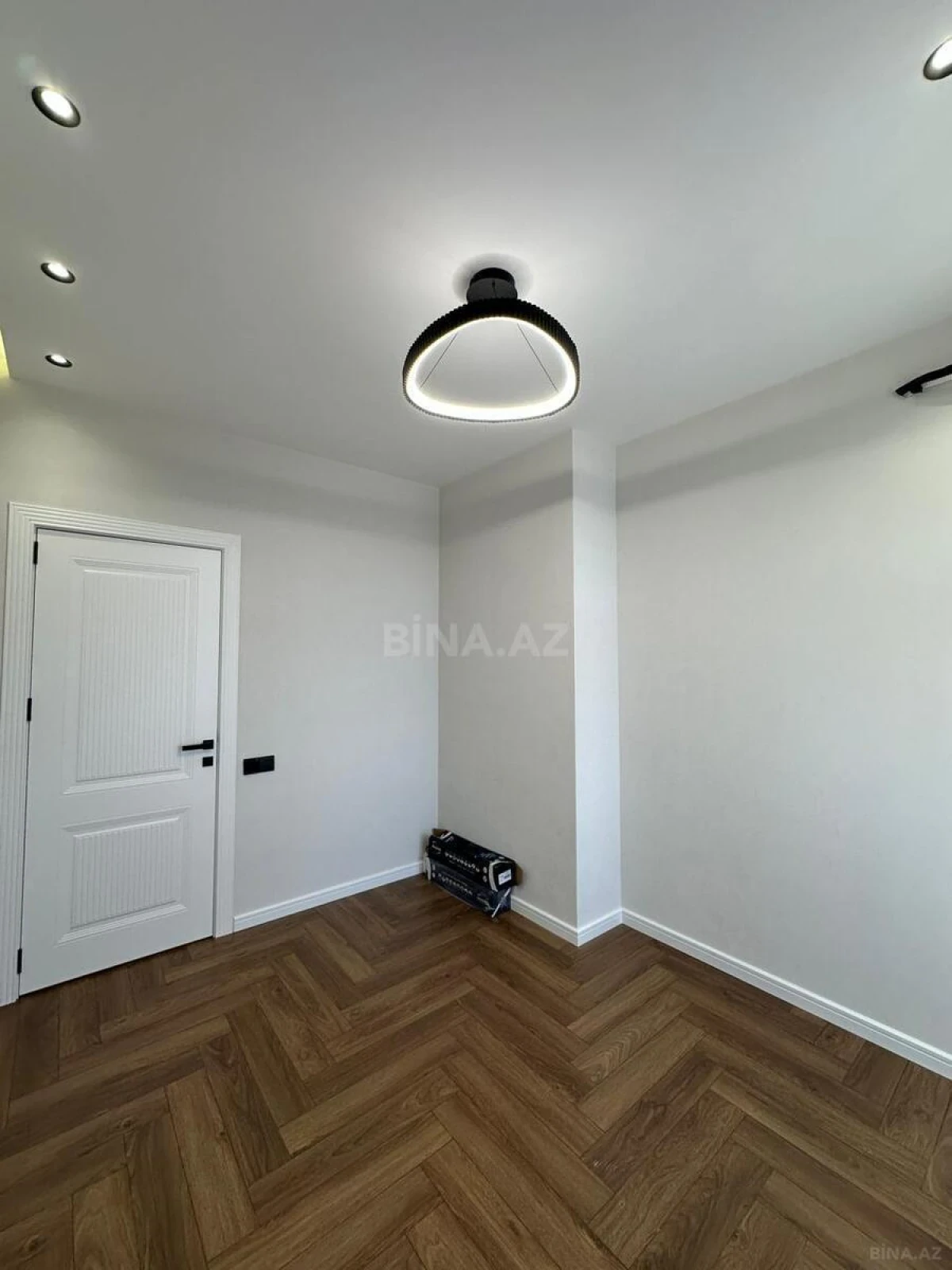 Satılır 3 otaqlı mənzil 98 m²