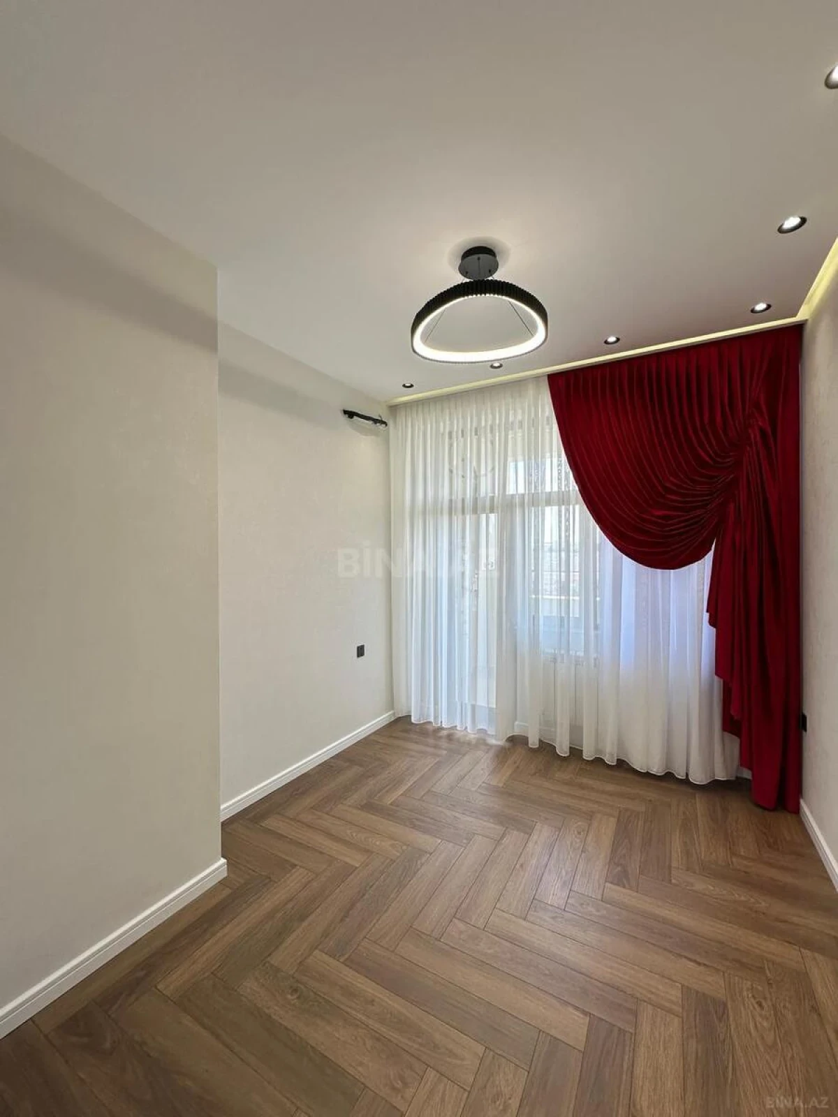 Satılır 3 otaqlı mənzil 98 m²