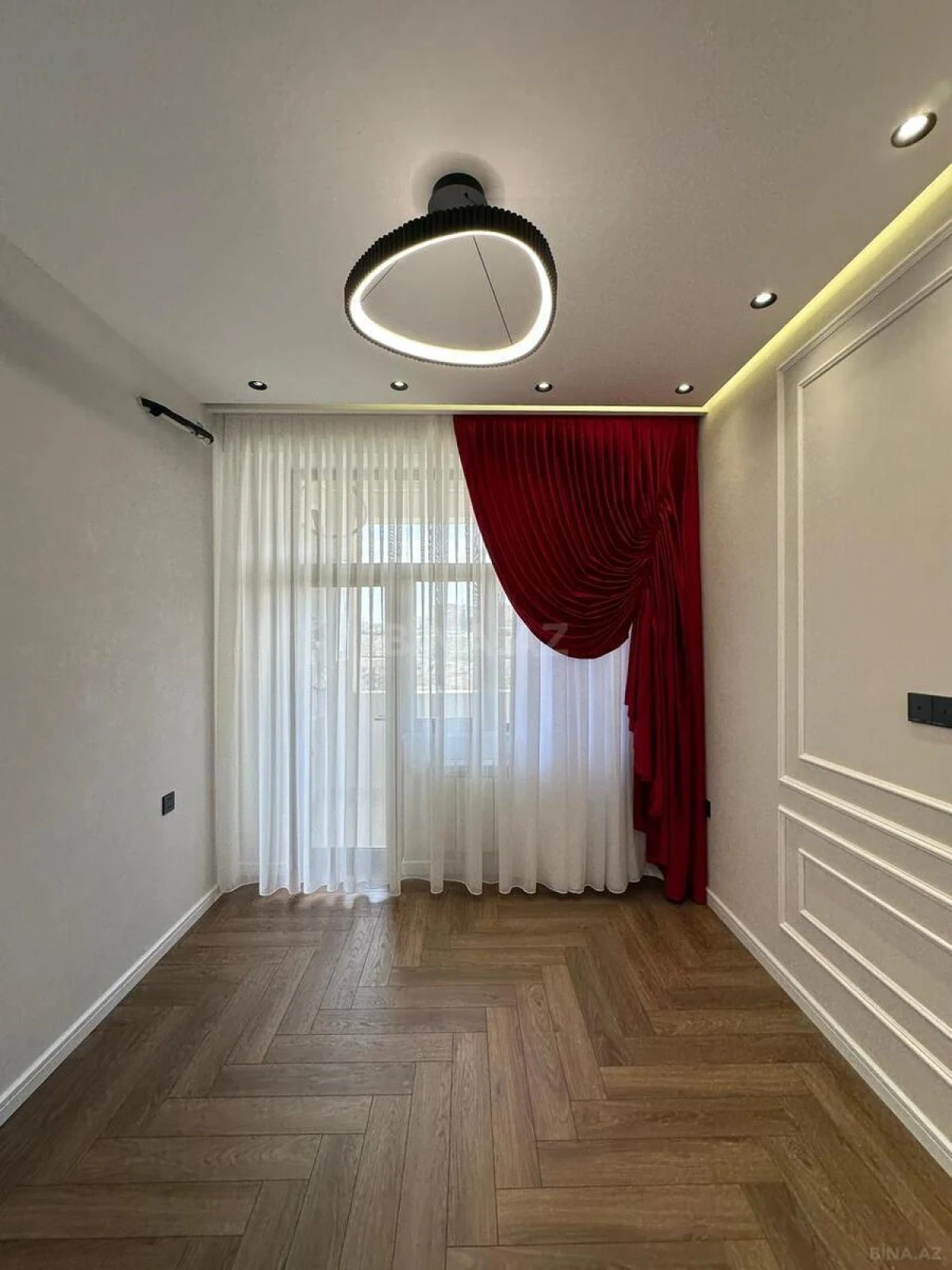 Satılır 3 otaqlı mənzil 98 m²