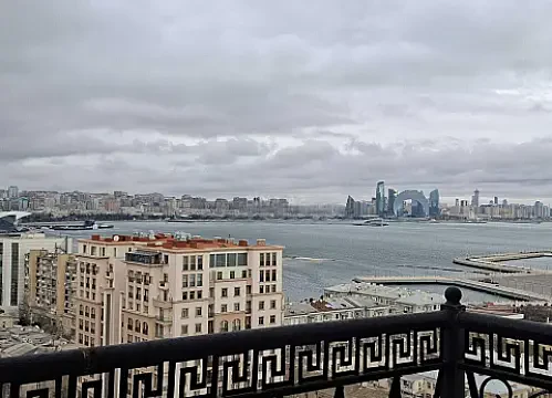 Satılır 2 otaqlı mənzil 95 m²