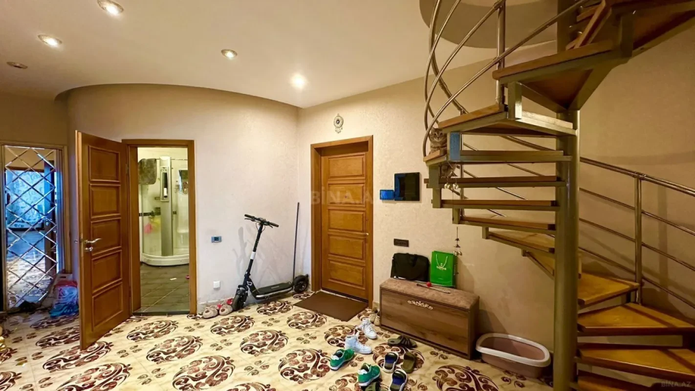 Satılır 5 otaqlı mənzil 200 m²