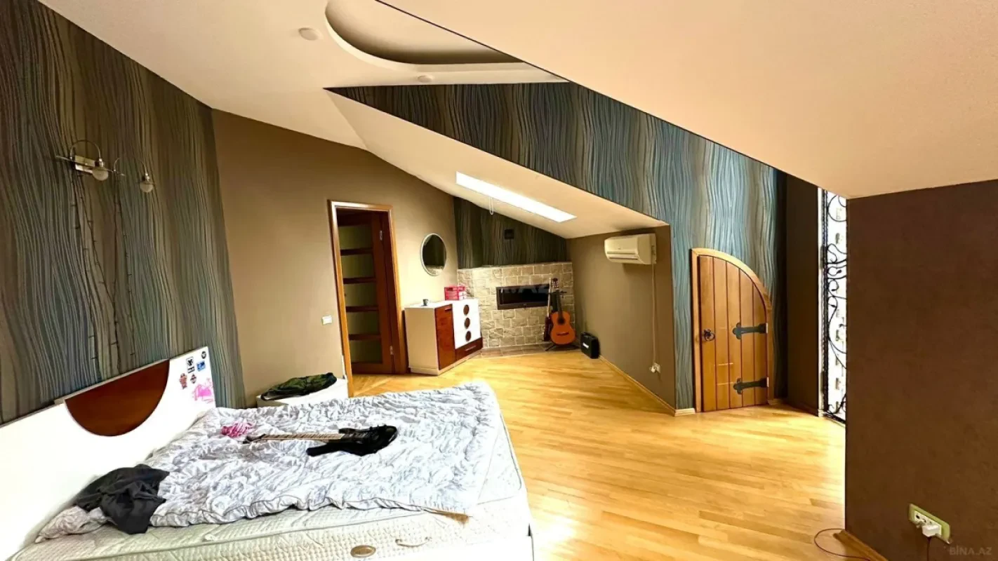 Satılır 5 otaqlı mənzil 200 m²