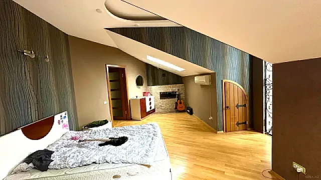 Satılır 5 otaqlı mənzil 200 m²