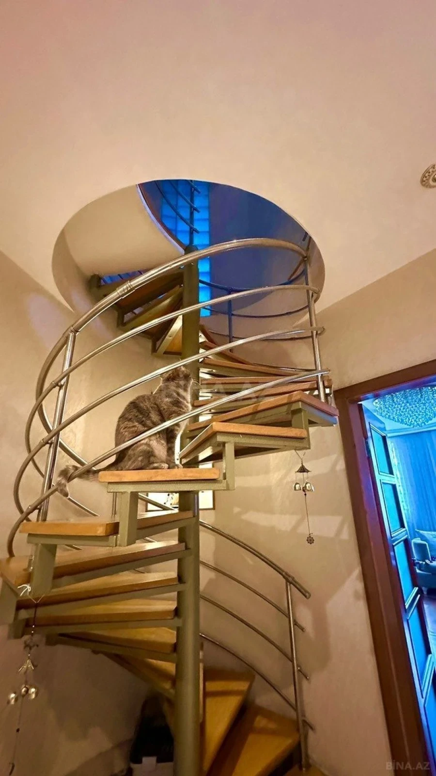 Satılır 5 otaqlı mənzil 200 m²