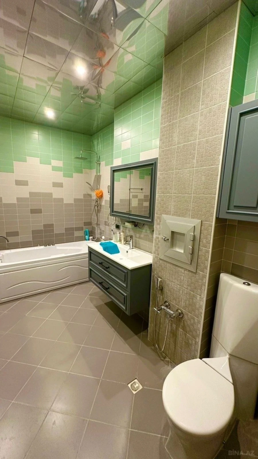 Satılır 5 otaqlı mənzil 200 m²