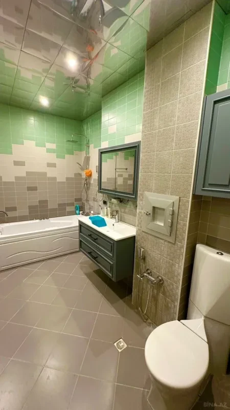 Satılır 5 otaqlı mənzil 200 m²