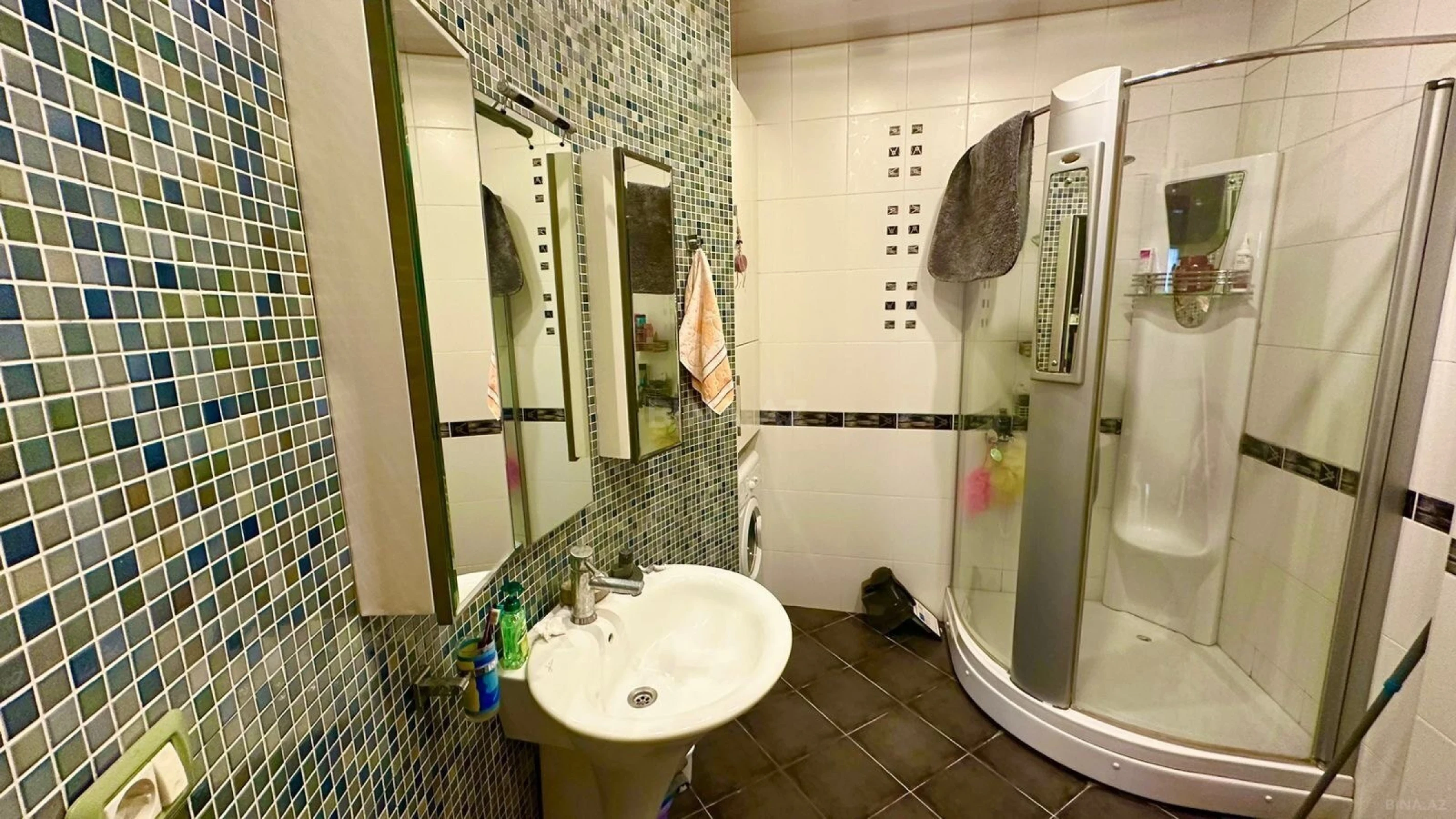 Satılır 5 otaqlı mənzil 200 m²