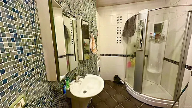 Satılır 5 otaqlı mənzil 200 m²