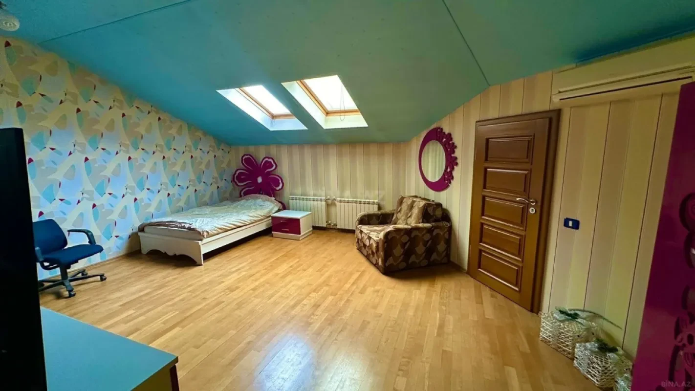 Satılır 5 otaqlı mənzil 200 m²