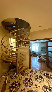 Satılır 5 otaqlı mənzil 200 m²