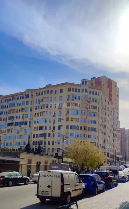 Satılır 5 otaqlı mənzil 200 m²