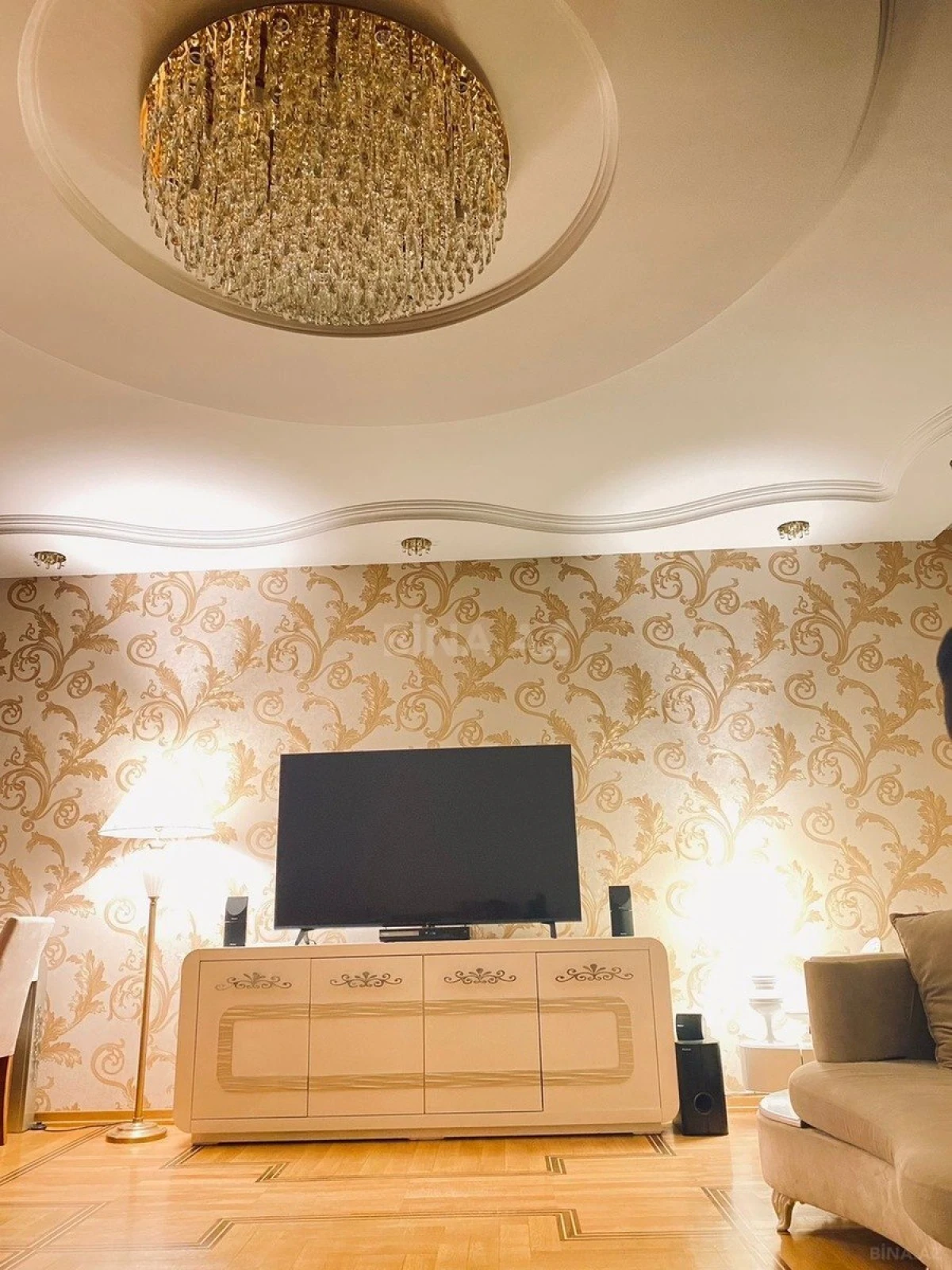 Satılır 5 otaqlı mənzil 200 m²