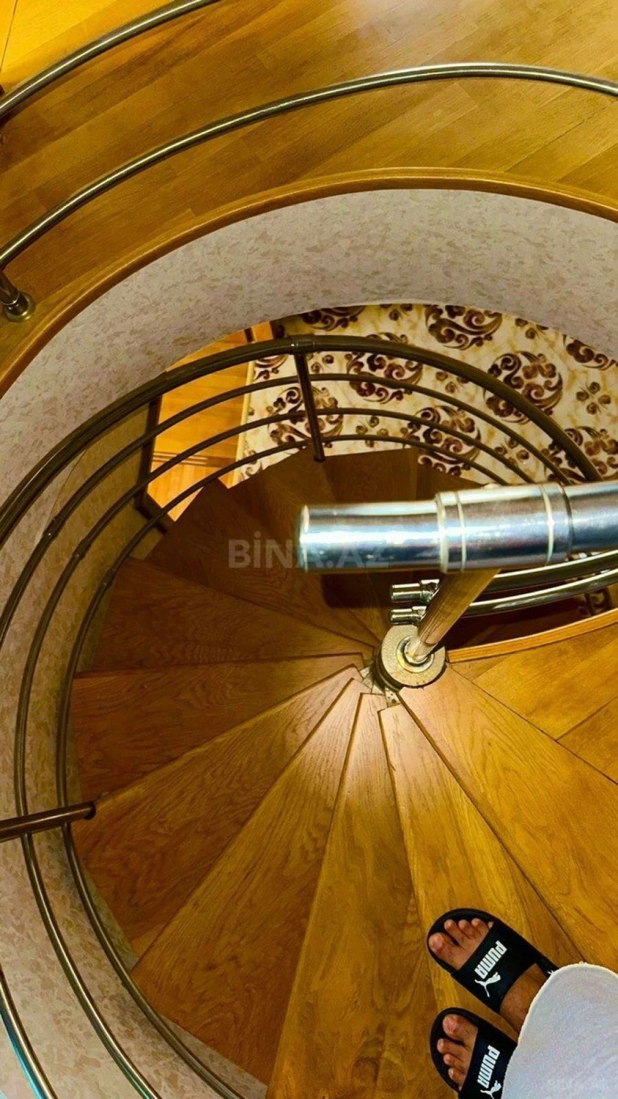 Satılır 5 otaqlı mənzil 200 m²