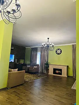 Satılır 6 otaqlı həyət evi 200 m²