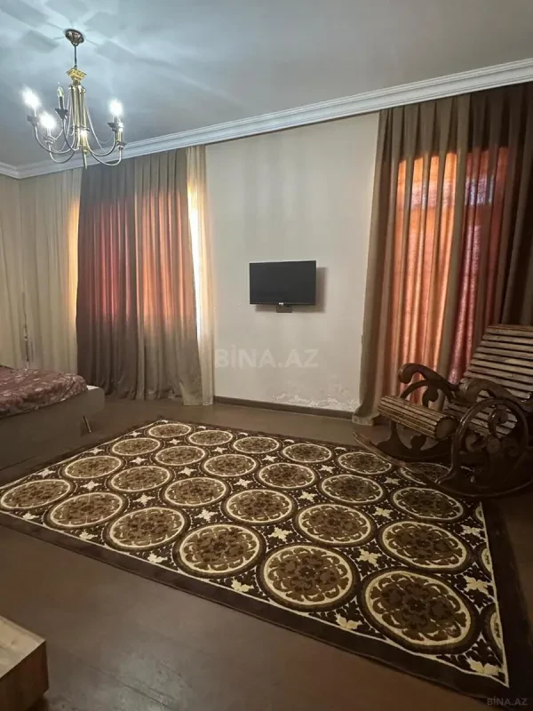 Satılır 6 otaqlı həyət evi 200 m²