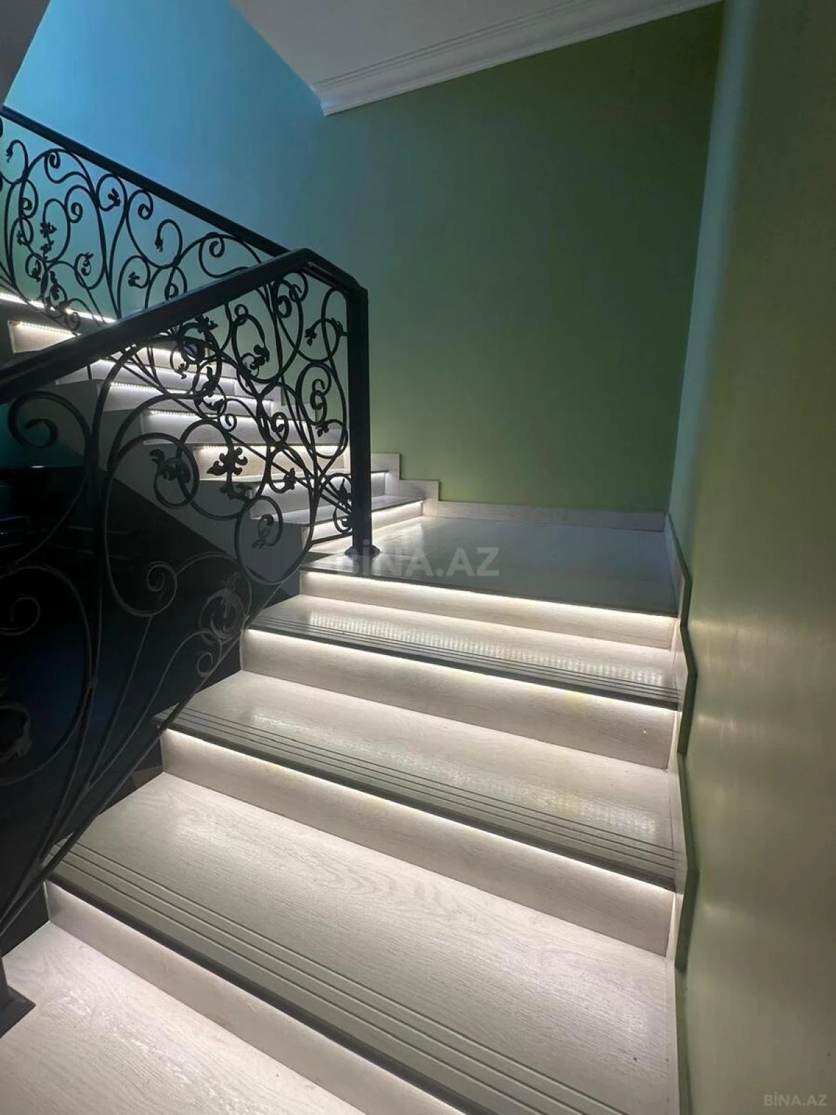 Satılır 6 otaqlı həyət evi 200 m²