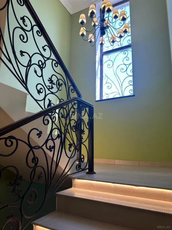 Satılır 6 otaqlı həyət evi 200 m²