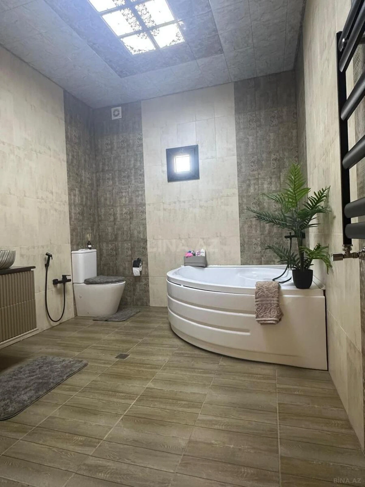 Satılır 6 otaqlı həyət evi 200 m²