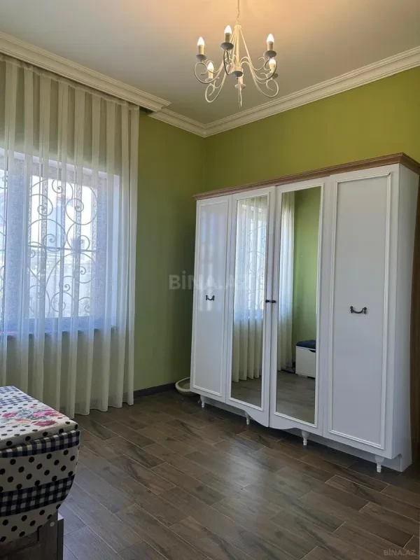 Satılır 6 otaqlı həyət evi 200 m²