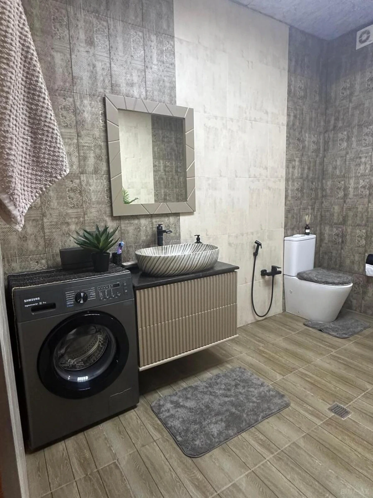 Satılır 6 otaqlı həyət evi 200 m²