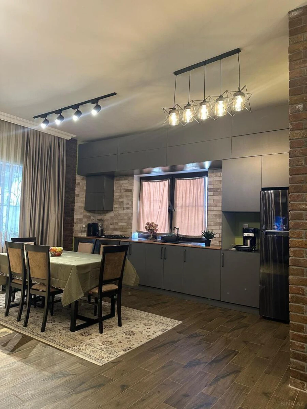 Satılır 6 otaqlı həyət evi 200 m²