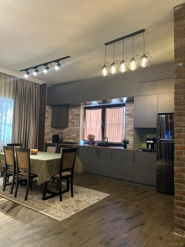 Satılır 6 otaqlı həyət evi 200 m²